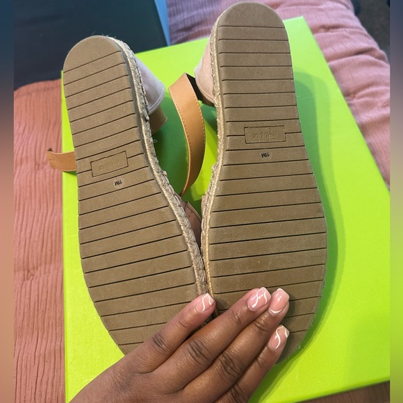 Flats - Picture 2 of 3